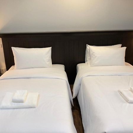 Huern Kan Thong Hotel Пхрэ Экстерьер фото